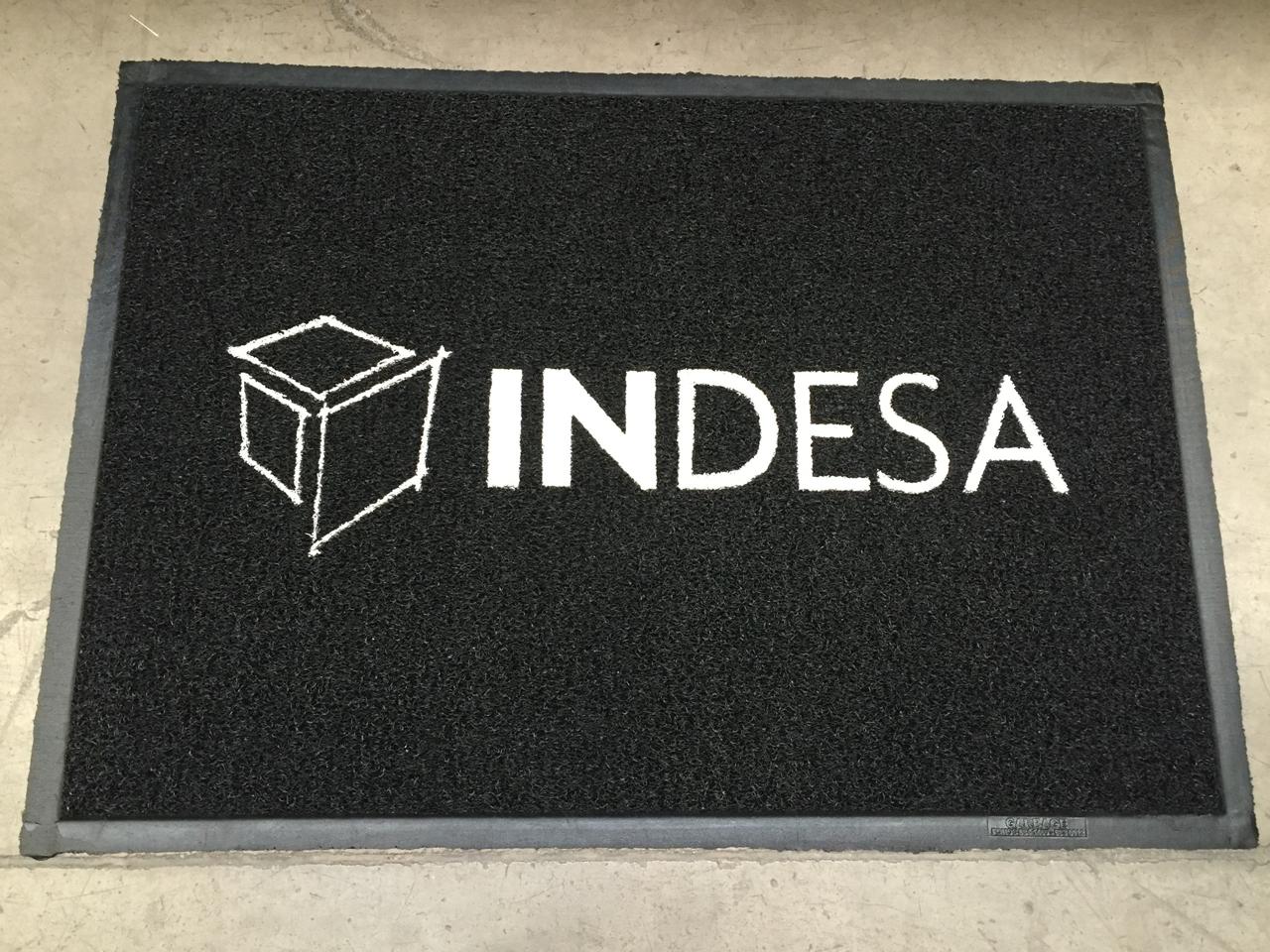 Limpiapiés corporativo personalizado con logo Indesa empresa Chile